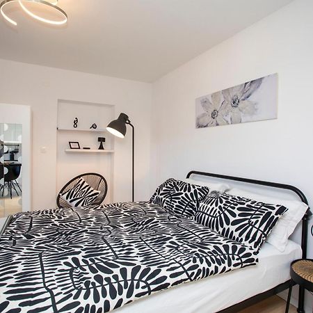 Studio Apartment Mia Рабац Екстериор снимка