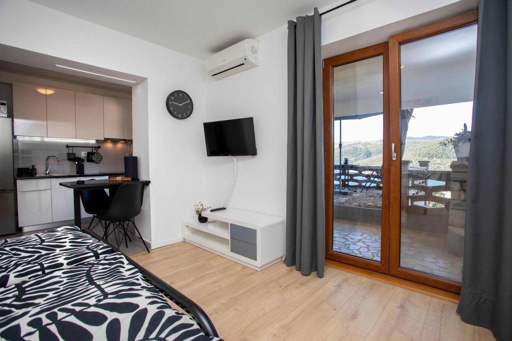 Studio Apartment Mia Рабац Екстериор снимка